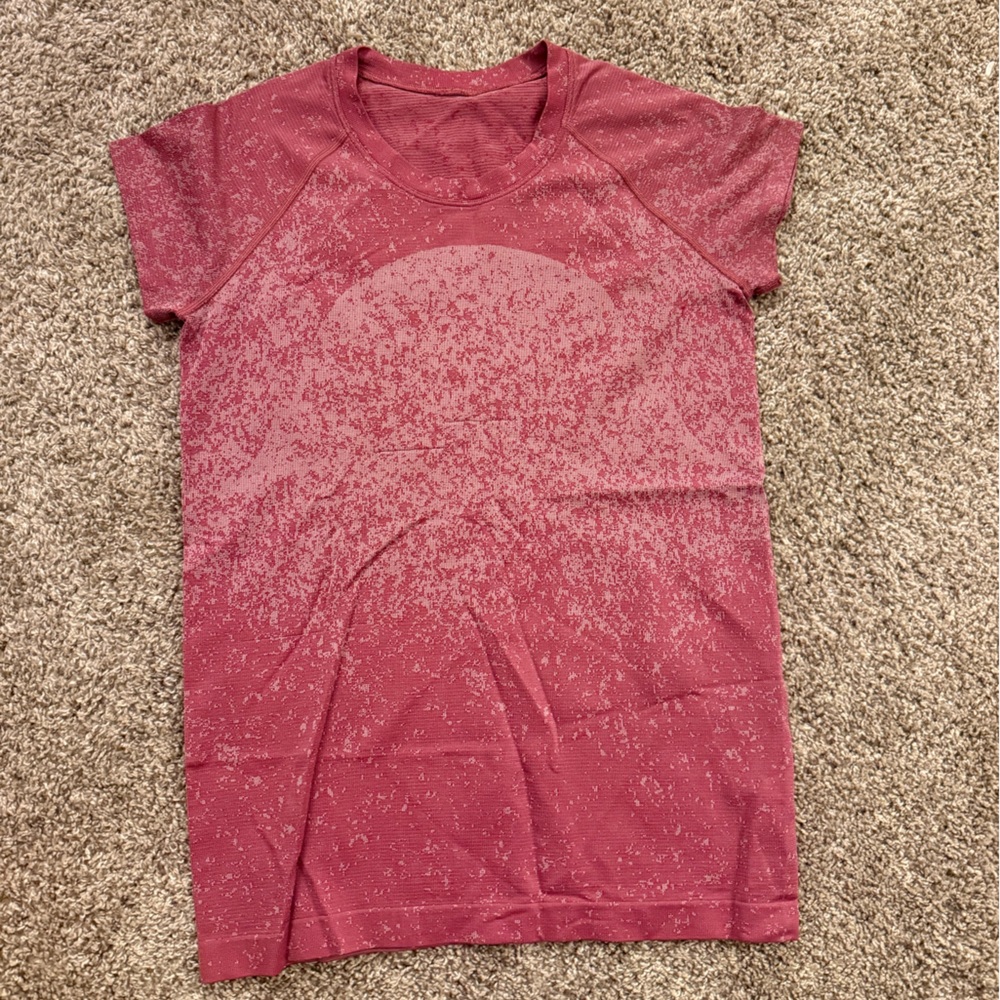 lululemon athletica Speckled Red Short Sleeve Tee